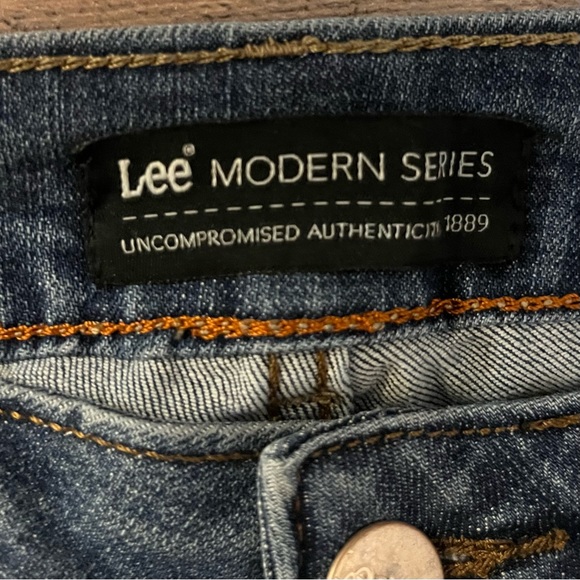 Lee Modern Series Curvy Fit Jeans - Picture 4 of 15